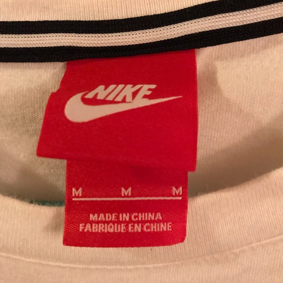 Nike woman’s just do it shirt - Picture 4 of 5